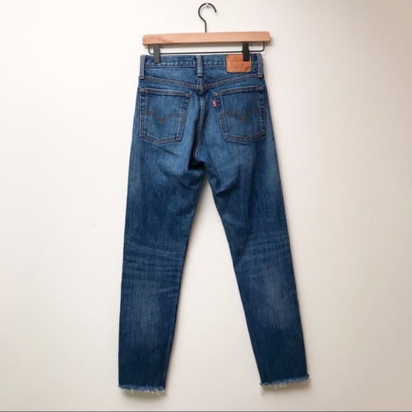 LEVI’S Wedgie Icon Fit Jeans in Classic Tint - Picture 9 of 11